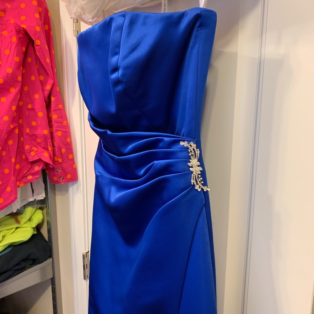 Formal Dress - Picture 2 of 4